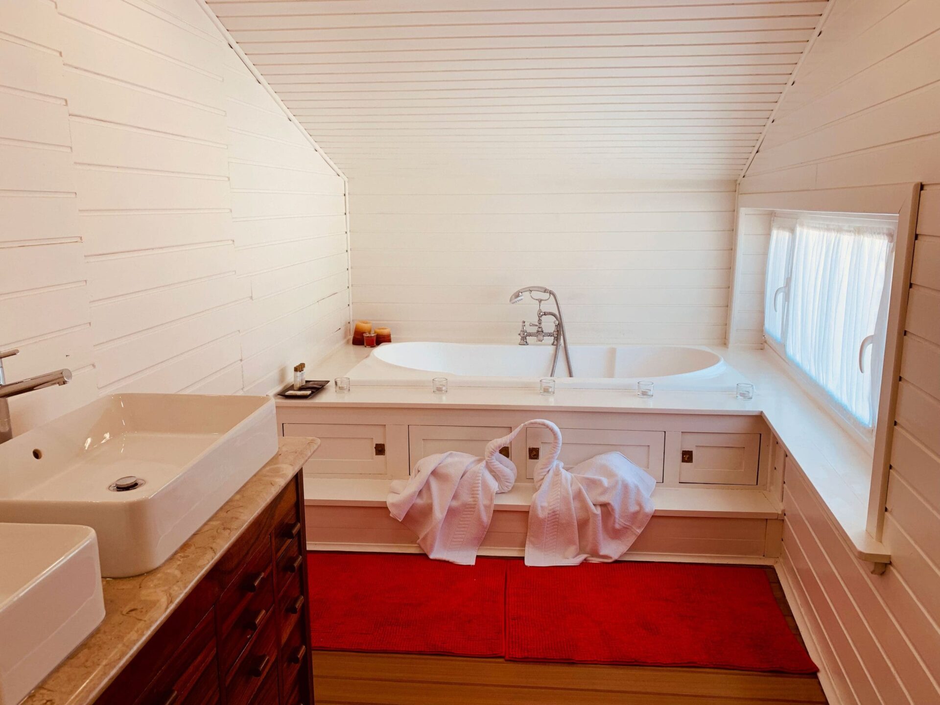 Stay in Lisbon. Best accommodation, events, weddings, corporate, conferences, catering, spa, villa & hotel rental. Book now for unforgettable experiences.