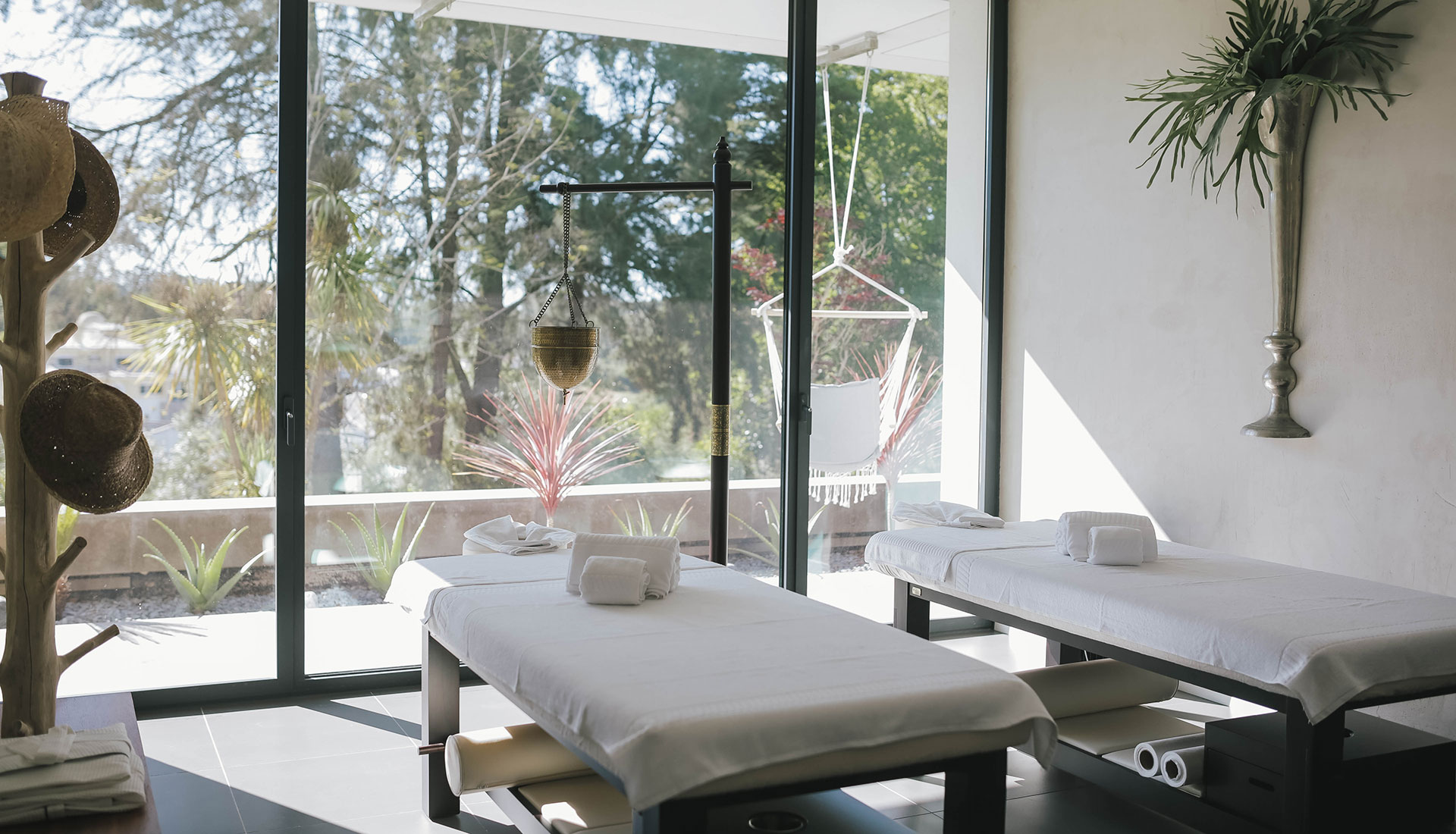 Stay in Lisbon. Best accommodation, events, weddings, corporate, conferences, catering, spa, villa & hotel rental. Book now for unforgettable experiences.