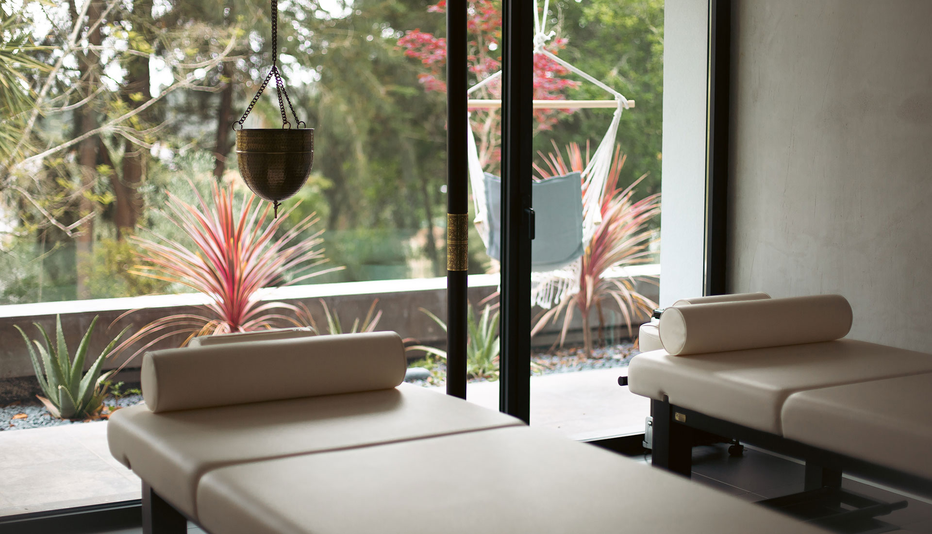 Stay in Lisbon. Best accommodation, events, weddings, corporate, conferences, catering, spa, villa & hotel rental. Book now for unforgettable experiences.