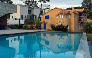 Casa principal e piscina do Cerrado das Fontainhas, em Sintra.